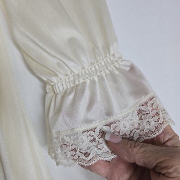 VTG Gilead Peignor Robe Sz L Ivory Satin Lace Accents High Neck Button - Picture 5 of 14